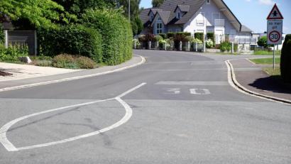 Bild: bkr
Wenn es um den Straßenverkehr in Kastl ging, rückte die Einmündung der Donatusstraße in die Hauptstraße mit ihrer fiktiven Verkehrsinsel immer wieder in den Vordergrund.