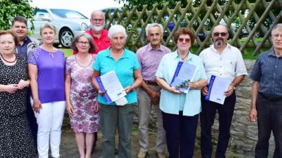 Bild: no
Langjährige VdK-Mitglieder nach ihrer Ehrung durch (von links) Kreisvorsitzende Marianne Kies-Baldasty, Bürgermeister Dieter Dehling und die Ortsvorsitzende Marianne Kellermann.