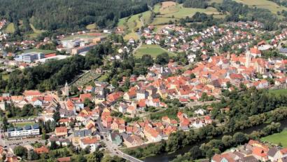 Luftbild: Alois Köppl
Mit einem neuen Entwicklungsfonds möchte die Stadt erreichen, dass Immobilien im Sanierungsgebiet schneller ins Eigentum von Investoren kommen.