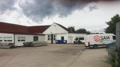 Bild: sei
Die Firma SAM KG möchte in Mantel zwei neue Hallen und ein Bürogebäude bauen.