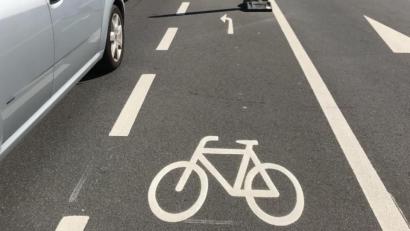 Symbolbild: ps
Weil immer mehr Radfahrer an der Mitterteicher- und der Prinz-Ludwig-Straße den Gehweg benutzen, überlegt Bürgermeister Bernd Sommer die Ausweisung von Radspuren auf der Fahrbahn.