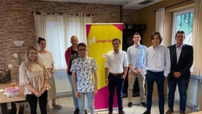 Bild: Sarah Wolf/exb
Neugewählter Vorstand der Jungen Liberalen Neustadt-Weiden (von links): Anna-Lena Günther, Sarah Wolf, Silke Klotz (nicht im Vorstand), Julian Hager, Sascha Anton, Simon Schlosser, Linus Meierhöfer, Oliver Mutterer (nicht im Vorstand).