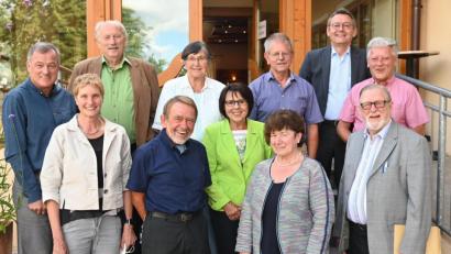 Bild: gf
Der neue Vorstand der Senioren-Union (von links): Dieter Beck, Monika Breunig, Herbert Bauer, Hans Kormann, Gertraud Birner, Heidi Unger, Helmut Wolf, Brigitte Trummer, Josef Gilch, Werner Naundorf und Eugen Eckert.