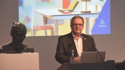Bild: Michael Herzog/exb
Bürgermeister Martin Preuß bei der Preisverleihung.