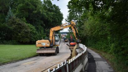 Bild: Andreas Royer
Zwischen HCA-Gymnasium und Krankenhausstraße wird am Spittlberg eine neue Wasserleitung verlegt.