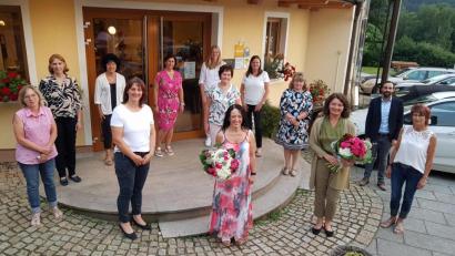 Bild: gi
Der neue Vorstand der Frauen-Union Moosbach wartet auf ein Ende der Pandemie. Die neue Vorsitzende ist Ulrike Guttenberger (rechts mit Blumenstrauß).
