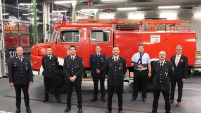 Bild: Johannes Werner/exb
Ehrung langjähriger Mitglieder der Feuerwehr Tirschenreuth (von links): Stv. Kommandant Thomas Keller, Erik Wolfrum (10 Jahre), Lukas Fenzl (10 Jahre), Harald Rödl (10 Jahre), Thomas Heger (30 Jahre), Stv. Kommandant Thomas Sladky, Kommandant Matthias Haulena und Bürgermeister Franz Stahl.