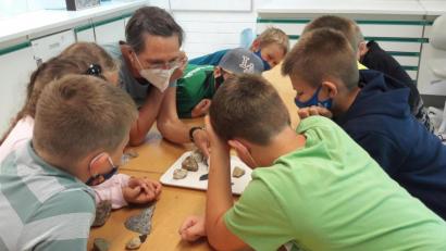 Bild: exb/Frau Mack
Kreativität und Forschergeist sind beim Ferienprogramm im Geo Zentrum an der KTB gefragt.