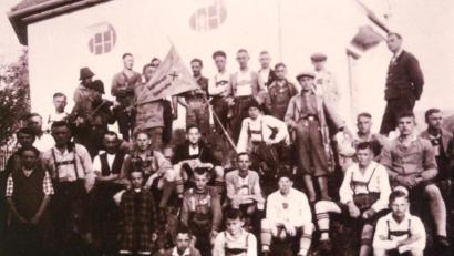 Bild: bk
Die Waldverein-Jugendgruppe mit Johann Paintner um 1930