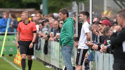 Archivbild: ref
Trainer Michael Hutzler (links) und Co-Trainer Maximilian Reichenauer.