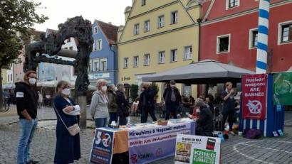 Bild: uz
Mahnwache am Unteren Markt.