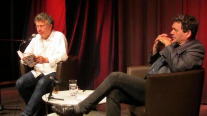 Archivbild: aks
Moderator Thomas Geiger (rechts) und Schriftsteller Ingo Schulze (links) sehen sich in Sulzbach-Rosenberg wieder und bekommen dabei Gesellschaft von Katja Lange-Müller.