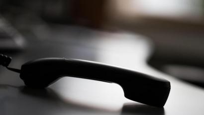 Symbolbild: Rolf Vennenbernd/dpa
Sie wollen nur Geld oder persönliche Daten der Angerufenen: Betrüger, die sich am Telefon als Polizisten oder Callcenter-Mitarbeiter ausgeben.