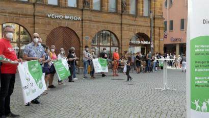 Bild: Wolfgang Steinbacher
Bis zur Bundestagswahl demonstrieren Menschen aus der Pflege jeden Dienstag ab 17 Uhr auf dem Amberger Marktplatz. Sie wollen bessere Bedingungen für ihr Berufsfeld erreichen.