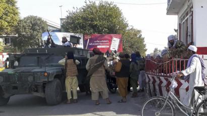Bild: Abdullah Sahil/AP/dpa
Taliban-Kämpfer in der nordafghanischen Stadt Kundus. Die Islamisten haben in den vergangenen Tagen weite Teile der Provinzhauptstadt eingenommen.