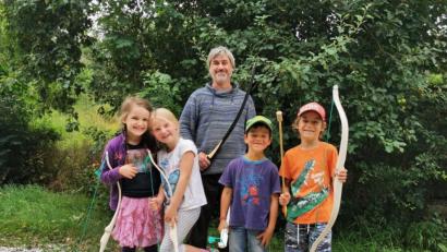 Bild: e
Mit Pfeil und Bogen durch das Kindergartenjahr: Die Vorschulkinder des Waldkindergartens hatten großen Spaß.