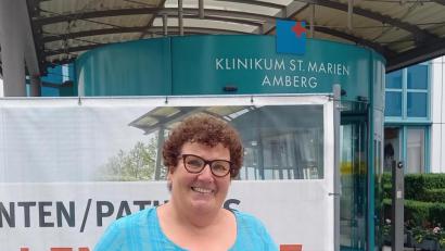 Bild: ads
Karin Borchers vom Kinderpalliativteam Ostbayern am Klinikum St. Marien freute sich über die Spende der Kommunionkinder aus Schnaittenbach und Kemnath am Buchberg.