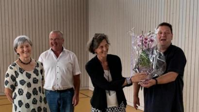 Bild: Gemeinde Fensterbach/exb
Mit dem Thema "Wohnen im Alter" setzte sich der Gemeinderat bei seiner Klausurtagung auseinander. Bürgermeister Christian Ziegler (rechts), Dritte Bürgermeisterin und Seniorenbeauftragte Marlene Groitl (links), Bürgermeister Josef Deichl aus Schmidgaden (Zweiter von links) erhielten von Brigitte Herkert wertvolle Ratschläge.