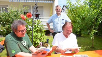 Bild: Kunz
Die Comic-Experten trafen sich in Weiden. Mit dabei auch (von links) Jürgen Metzger, Uli Narr und Hans-Joachim Neupert.