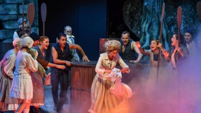 Symbolbild: Flo Miedl
Unmittelbar vor der Aufführung: Der musikalische Leiter von "Zucker" erleidet hinter der Bühne einen Schwächeanfall.