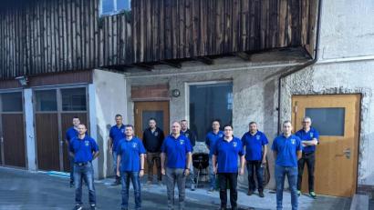 Bild: sei
Die alte Vorstandschaft mit Vorsitzenden Oliver Pöhnl (vorne, Zweiter von links) wurde im Amt bestätigt und hofft auf mehr Veranstaltungen in der nächsten Zeit.