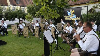 Bild: Petra Hartl
Die Oberpfälzer Blechapostel bei ihrem Auftritt am vergangenen Sonntag im Maltesergarten.
