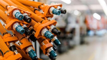 Archivbild: Nexans autoelectric GmbH
Hochvoltkabelsätze wie diese sind unter anderem nötig, um das Auto von morgen fit für das autonome Fahren zu machen.