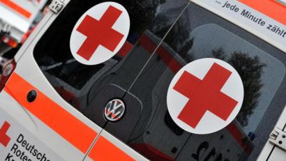 Bild: Philipp Schulze/dpa
Das BRK übt am Samstag die Verlegung eines Einsatzverbandes in einer Kolonnenfahrt.