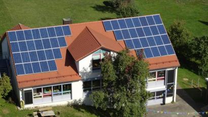 Bild: gru
Der Kindergarten in Edelsfeld, wie er heute dasteht, kam maßgeblich durch zwei Testamente zustande.