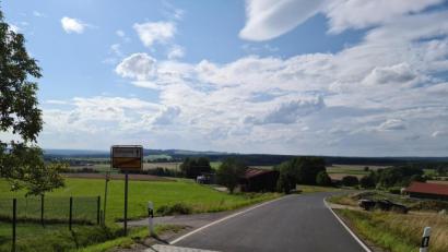 Bild: sne
Der Ringweg 7 führt von Parkstein Richtung Schwand und soll Räuber behandeln.