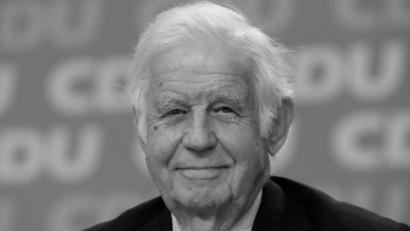 Archivbild: Roland Weihrauch/dpa
Kurt Biedenkopf auf dem 37. Landesparteitag der CDU im Juni 2015 in Essen.