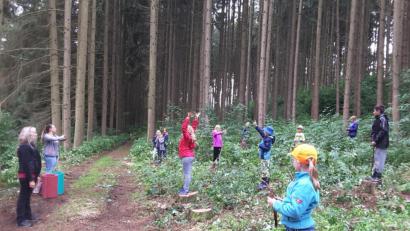 Bild: gi
Die Kinder genossen das Waldbaden mit Waldbaden-Pädagogin Steffi Zimmet.