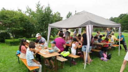 Bild: adj
Viel Spaß hatten die KInder beim Bemalen der Sperrholzkühe.