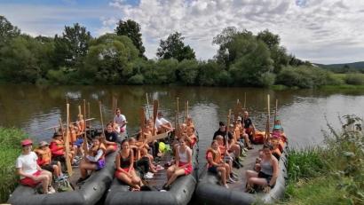 Bild: Korbinian Kurz/exb
Das macht Spaß: Etwa 30 Kinder gingen mit der Wasserwacht auf eine Bootstour.