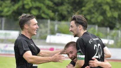 Archivbild: Ziegler
Nach einem Tor lässt es sich besonders gut feiern: Benjamin Burger (rechts) wird am Samstag 30 Jahre alt.