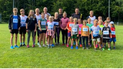 Bild: exb
20 Kinder und Jugendliche aus dem Lauftreff des SV Illschwang haben beim Spendenlauf mitgemacht.