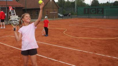 Bild: wro
Wer Lust hatte, durfte sich einen Tennisschläger und eine Filzkugel schnappen und sein Geschick unter Beweis zu stellen.