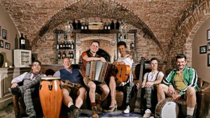 Bild: Leo Meixner/exb
CubaBoarisch 2.0 ist eine der zahlreichen Gruppen und Künstler, die heuer in Schwandorf auftreten sollten. Ihr Konzert wird, wie die der anderen, um ein Jahr verlegt.