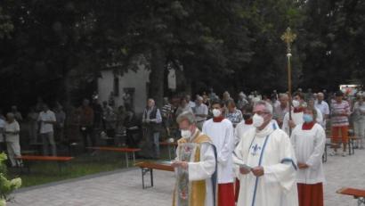 Bild: mma
Gut besucht war auch der Abschlussgottesdienst am Freialtar auf dem Frohnberg.