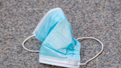 Bild: Stefan Sauer
Ein Mann wurde in Amberg am Bahnhof ohne Maske angetroffen – ein Bußgeld muss er laut Gericht trotzdem nicht zahlen.