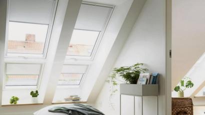 Bild:  Velux/dpa
Die Lebensqualität in einem Dachgeschoss kann hoch sein, gerade wegen der vielen Fenster. Man sollte aber einen Sonnen- und Wärmeschutz für den Sommer einplanen.