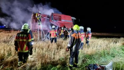 Bild: Feuerwehr Königshütte/exb
Die Feuerwehren Mitterteich, Pleußen und Königshütte übernahmen die Löscharbeiten.