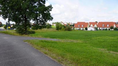 Bild: bkr
Statt eines Hochhauses mit vier Stockwerken und zwölf Wohneinheiten sollen nun im Baugebiet Büttrischwiesen zwei Wohnanlagen mit insgesamt zehn Wohneinheiten errichtet werden.