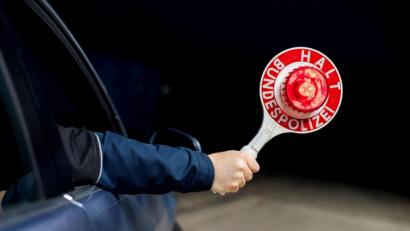 Symbolbild: Bundespolizei/exb
Die Polizei erwischte am Montag, 16. August, bei Waldsassen zwei Personen mit Rauschgift im Gepäck.