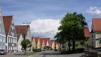 Bild: bö
Die Marktgemeinde Hohenburg will die Sanierung ihres Ortskerns angehen. Der Marktgemeinderat beschließt, eine Gestaltungsfibel für den Innenbereich zu erstellen.
