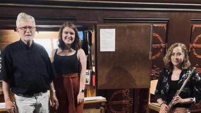 Bild: Christa Bauer-Denz/exb
Annemarie Bauer an der Querflöte, Mirijam Denz als Sängerin und Luis Denz an der Orgel schenkten den Zuhörern eine Stunde mit wunderbarer Musik.