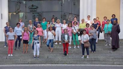 Bild: di
Der Schmidgadener Frauenbund hatte für seine Mitglieder eine meditative Wanderung um den Kreuzberg organisiert.
