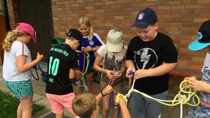 Bild: gi
Die gegnerischen Knoten mussten bei der Kinderolympiade wieder gelöst werden.