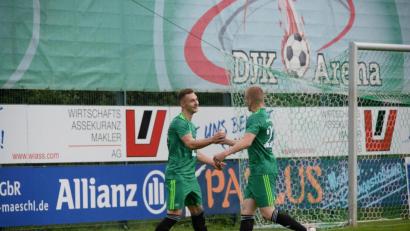 Bild: brü
Die DJK Ammerthal schlug den SV Spor Aschaffenburg mit 6:0. Raffael Kobrowski (rechts) traf zweimal, Martin Popp (links) einmal.