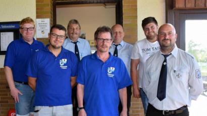 Bild: wku
Nach den Neuwahlen beim Soldaten- und Kameradschaftsverein: (von links) Bürgermeister Bernhard Köller, Markus Rippl, Horst Pirner, Matthias Haar, Uwe Köller, Michael Zahn und Vorsitzender Stefan Vogl.